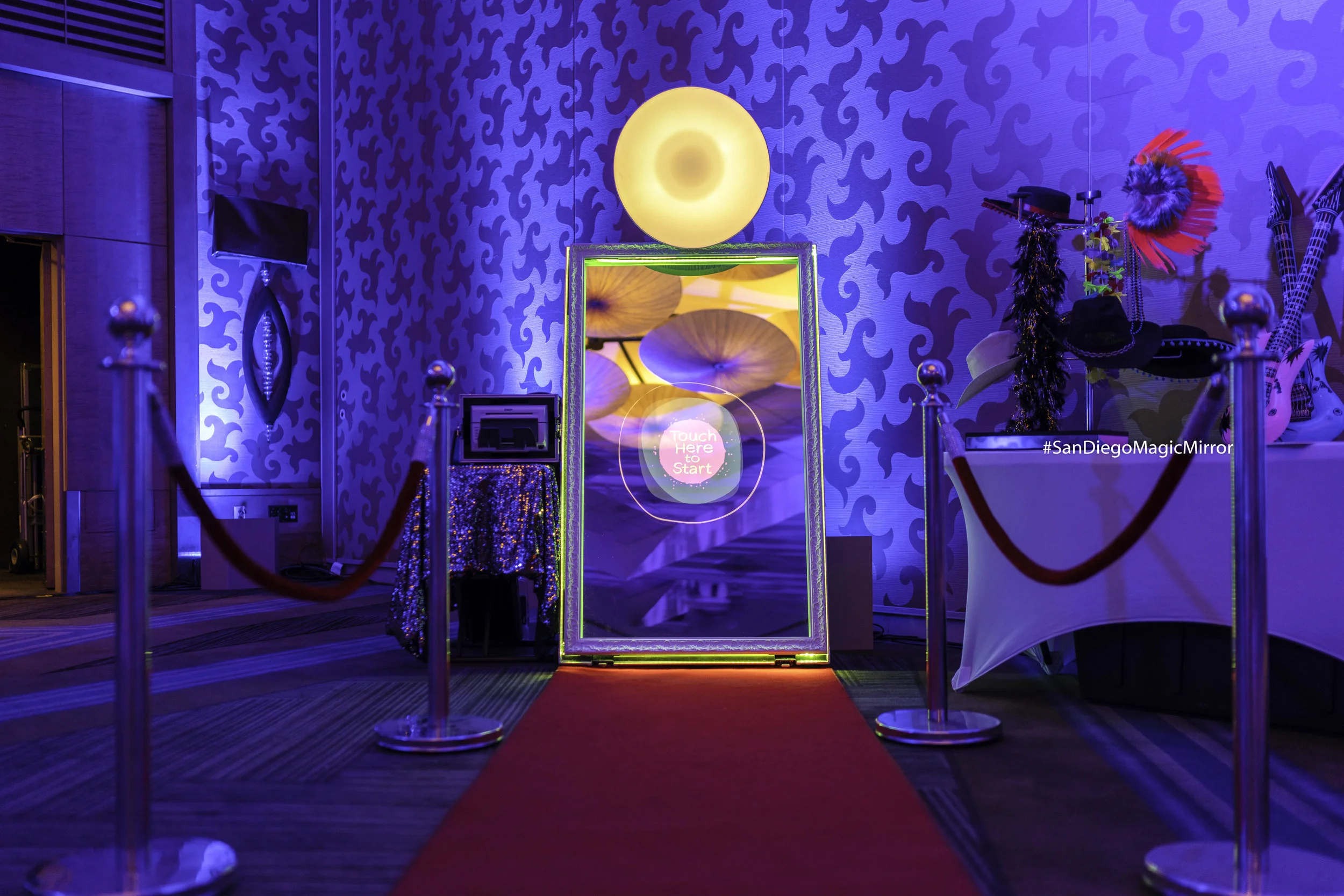 MAGIC MIRROR PHOTO BOOTH